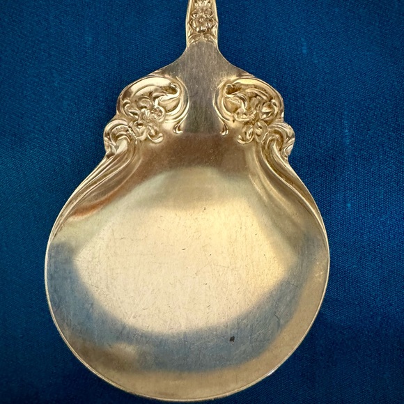 Antique Wm. Rogers & Son AA Silver Plated Ornate Floral Serving Spoon Ladle 8.5" - Picture 6 of 10